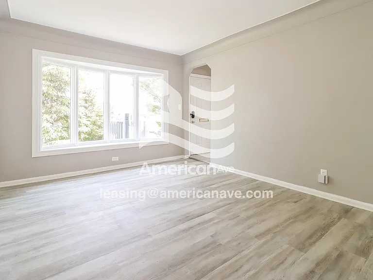 1477572_001_living_room_2.jpg
