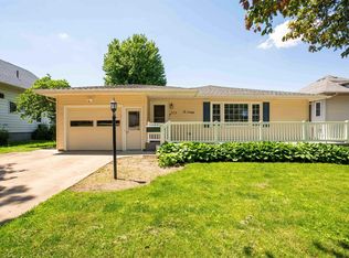 703 11th St, Grundy Center, IA 50638