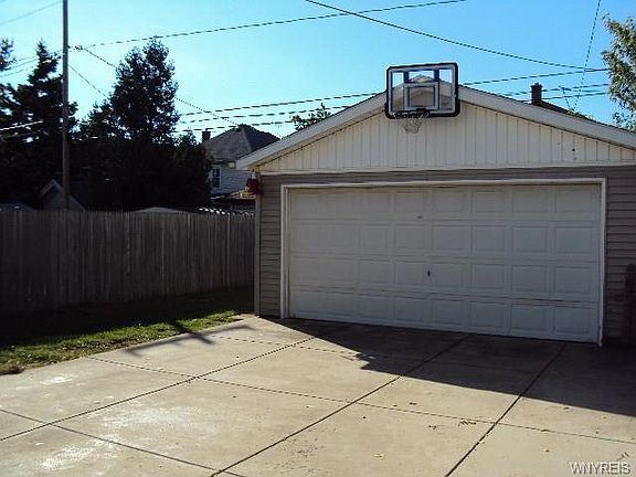 2nd image of 223 Parkwood Ave