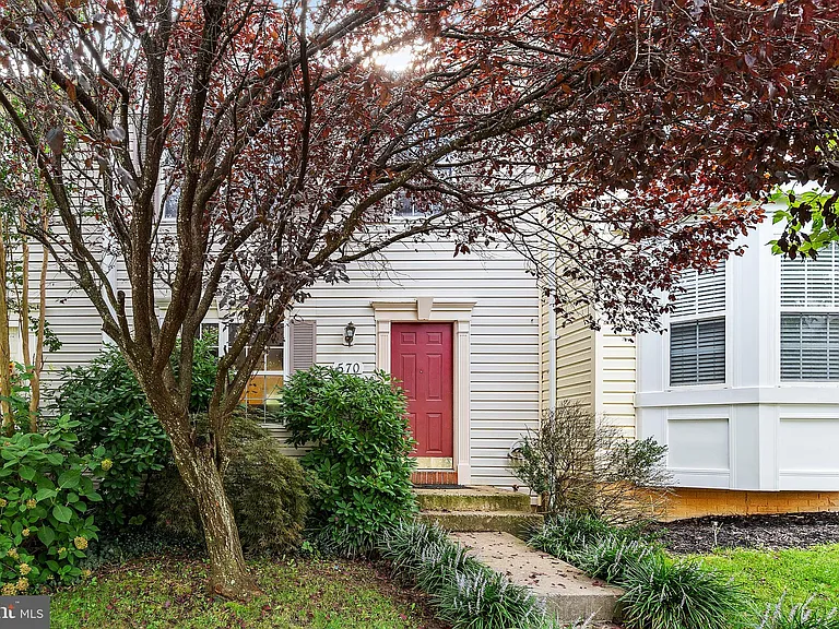 570 Highland Towne Ln — Photo 2