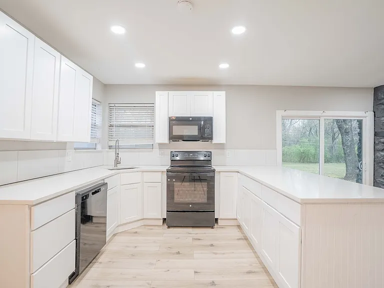 32044 E 724th Ter — Photo 10