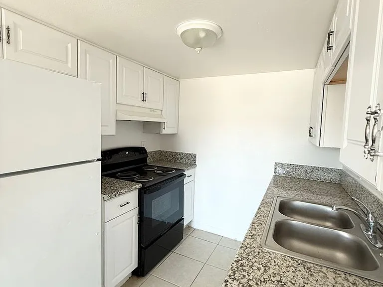 3328 N Marks Ave — Photo 24