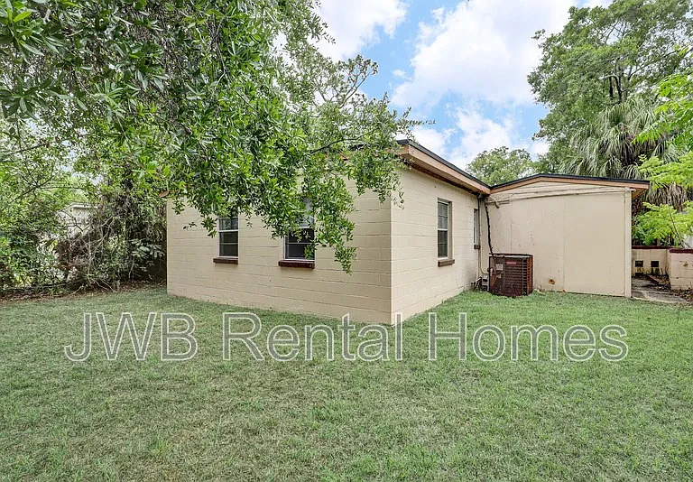 915 Wayne St — Photo 14