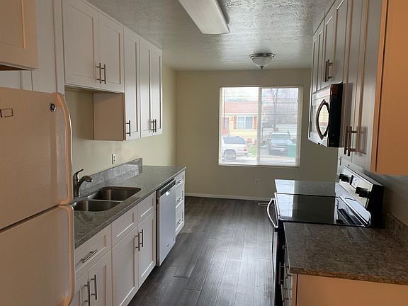 3rd image of 1549 W Ponderosa Ln