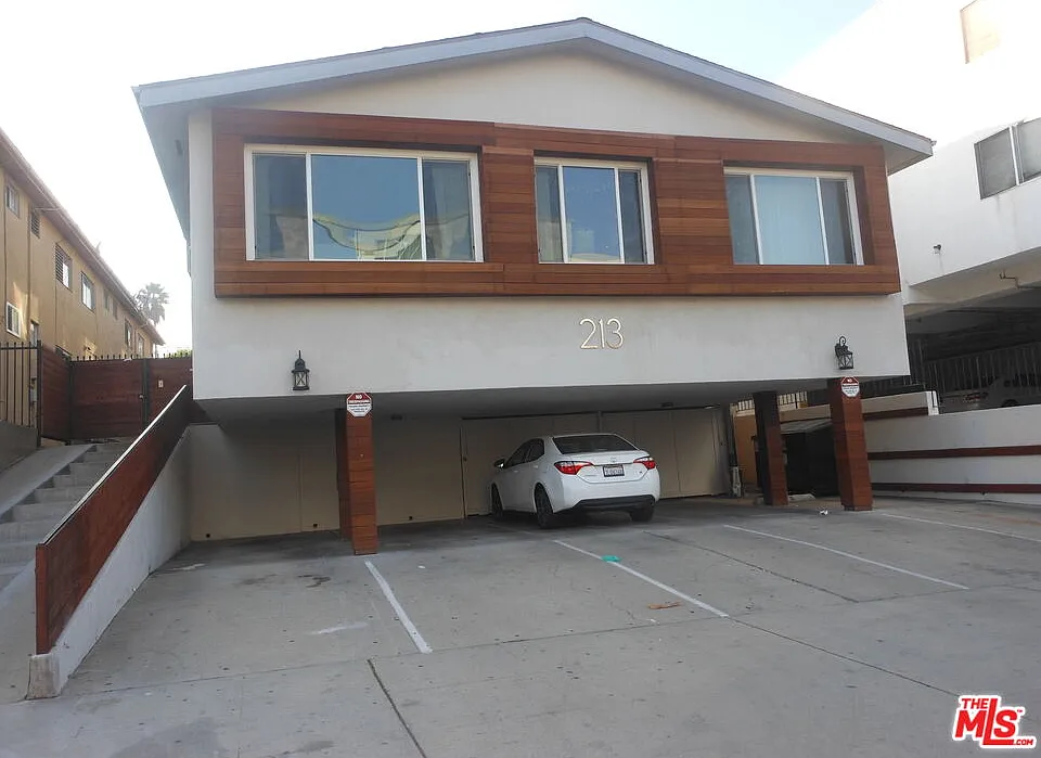 213 S Alexandria Ave #9