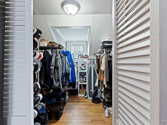 3rd image of 311 Warren St