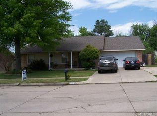2404 E Dallas St, Broken Arrow, OK 74014