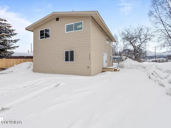 2737 Glacier St, Anchorage, AK 99508