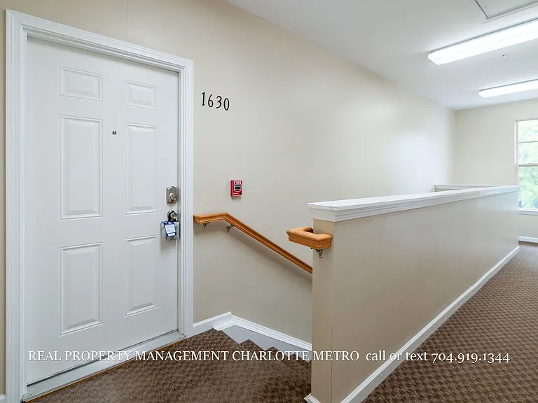 1630 Walnut View Dr — Photo 3