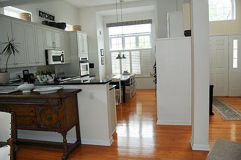 Dng toward kitchen