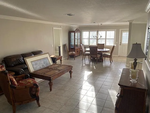 9055 SW 102nd Cir — Photo 3