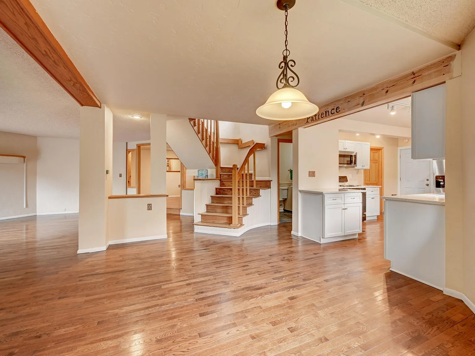4 bed, 2.5 bath, 2250 sqft, $3,500 — Photo 4