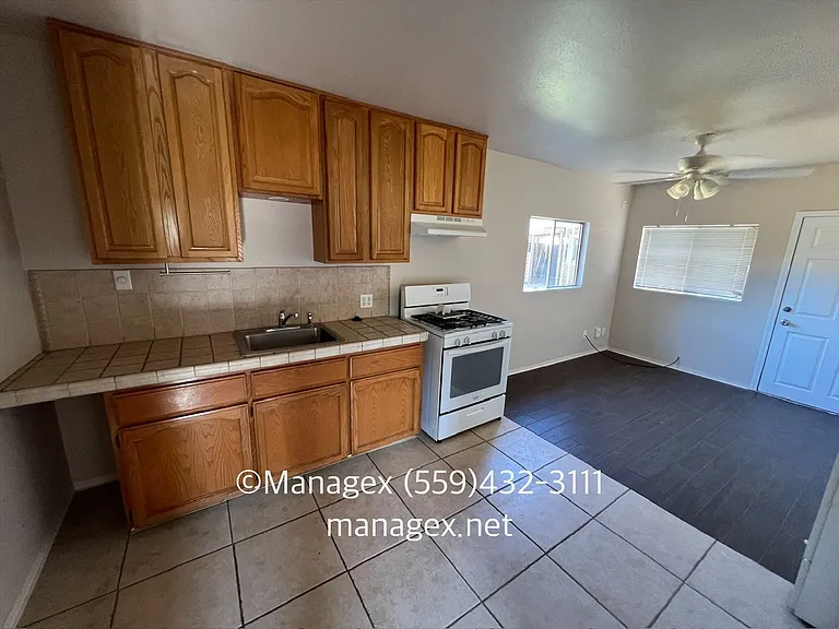 1011 3rd St — Photo 16