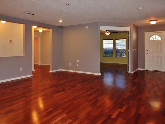 5th image of 937 COLLINSWOOD Drive W
