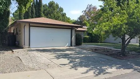 3 bed, 1339 sqft, $3,000 — Photo 2