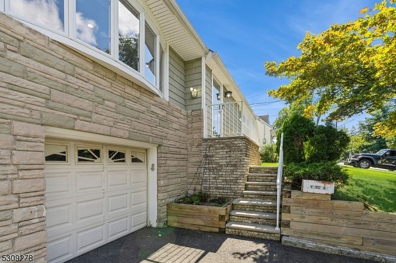 1st image of 15 Deerfield Dr
