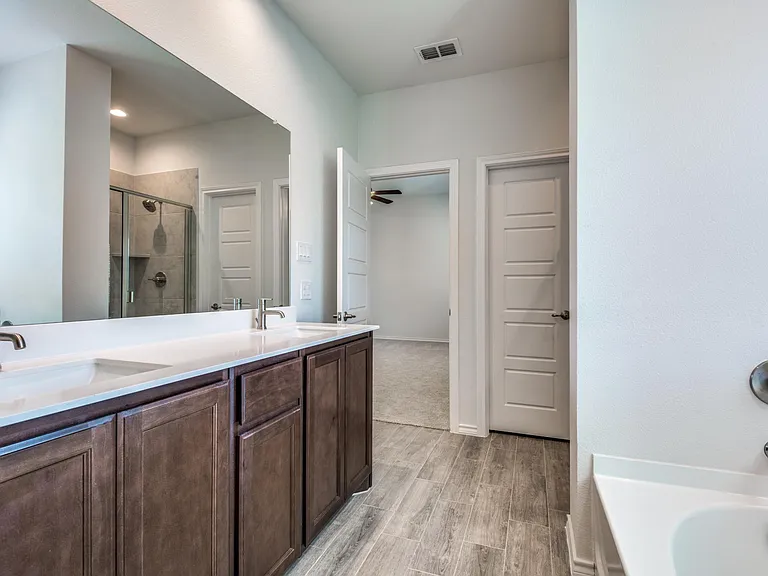 1700 Wayne Ln — Photo 4