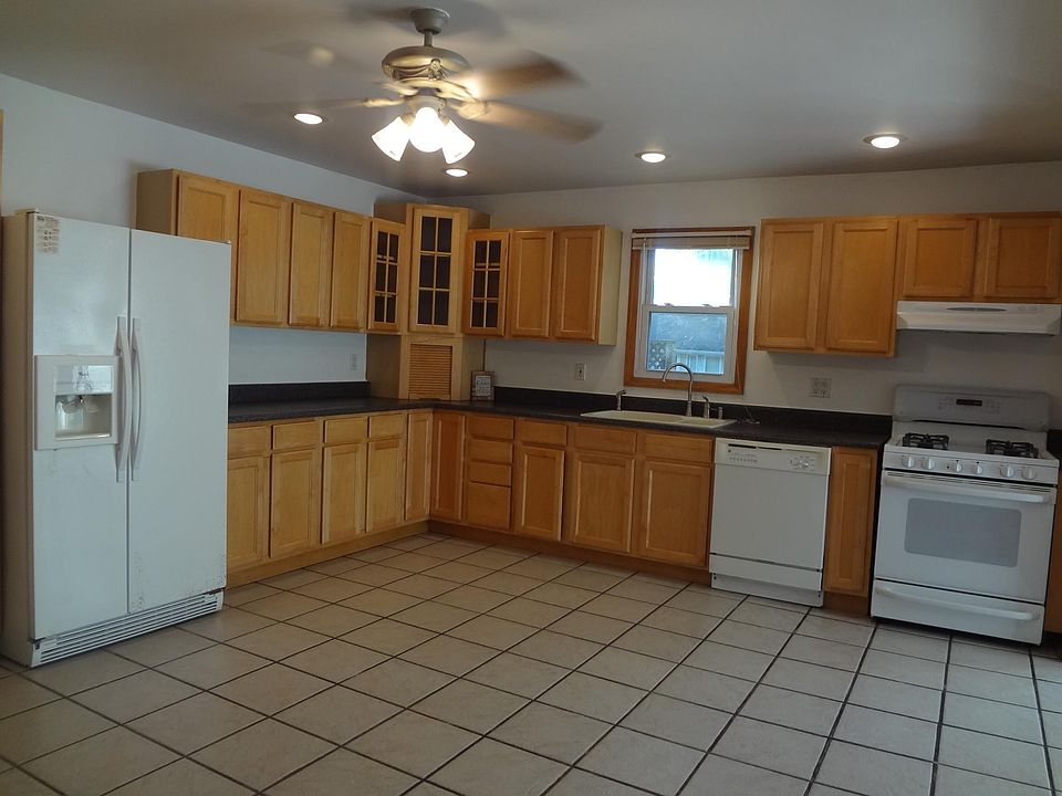 2nd image of 970 Rabens Ave