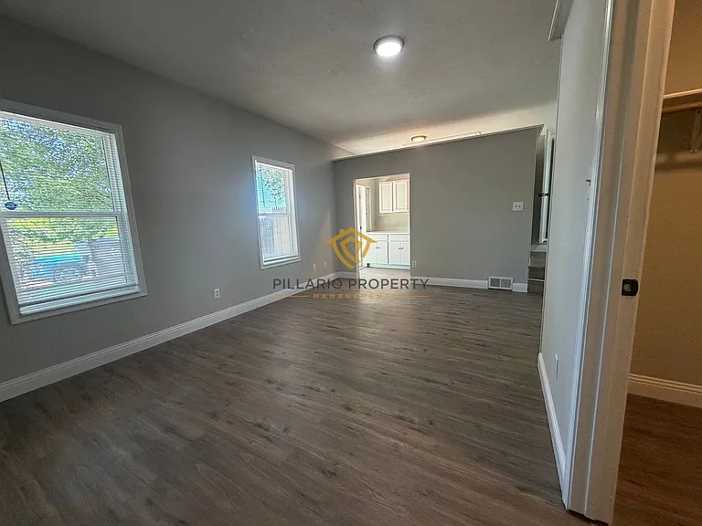 2220 E 46th St — Photo 9