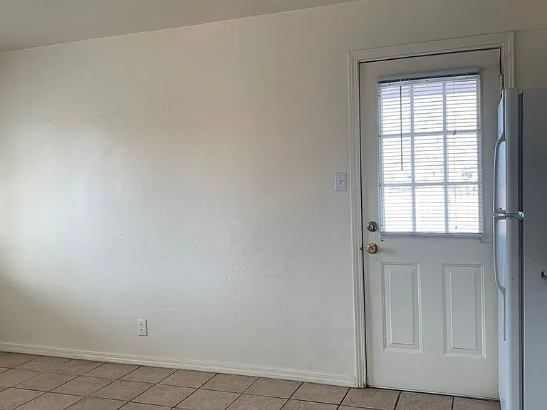 370 Atrisco Dr SW — Photo 9