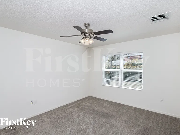 374 Sauders Rd SE — Photo 8
