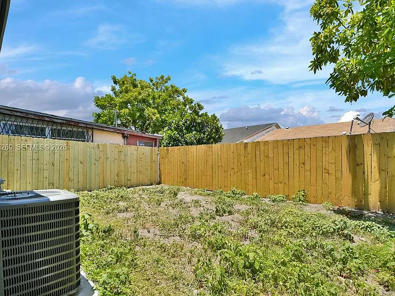 18947 NW 45th Ave #1 — Photo 4