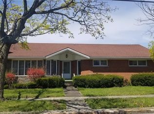 2546 Parkview Dr, Niagara Falls, NY 14305