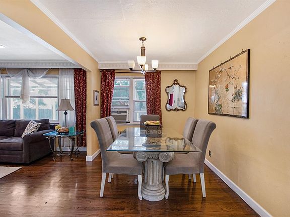 3rd image of 213 N Michigan Ave