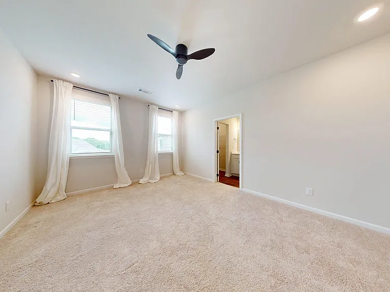 632 Shropshire Dr — Photo 4