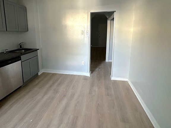 5th image of 1109 Palisade Ave APT 1R