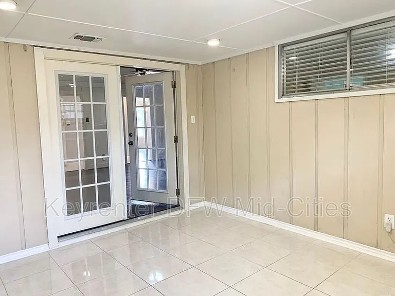 505 E Scotland Dr — Photo 10