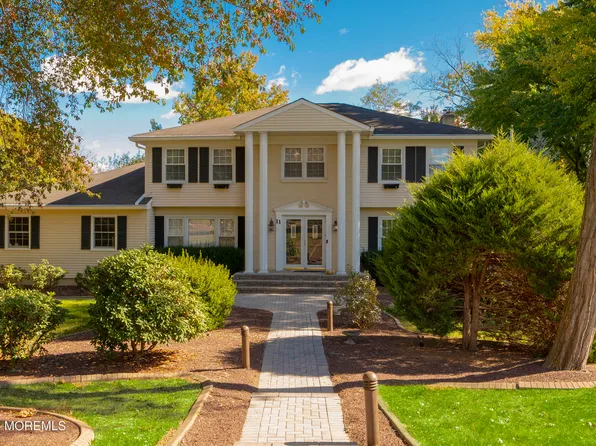 11 Crane Court, Manalapan, NJ 07726