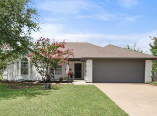610 Pine Bluff St, Cleburne, TX 76031