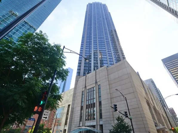 512 N McClurg Ct APT 2008, Chicago, IL 60611