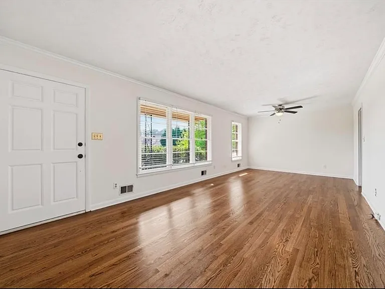 689 Old Canton Rd — Photo 3