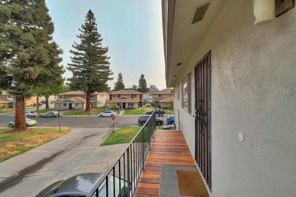 1 La Pera Ct APT 4 photo 1