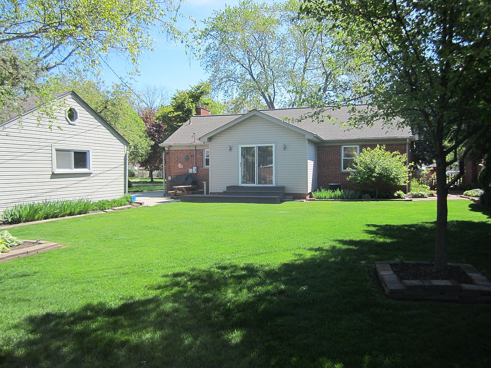 2nd image of 8960 Manor Ave