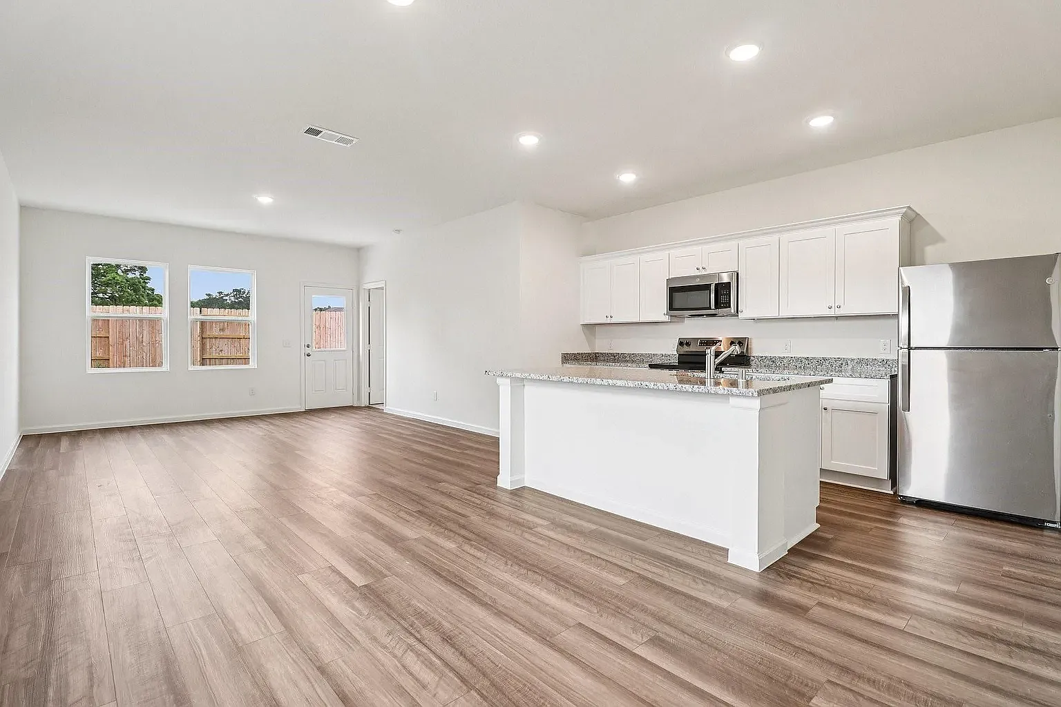 3 bed, 1499 sqft, $1,895 — Photo 4