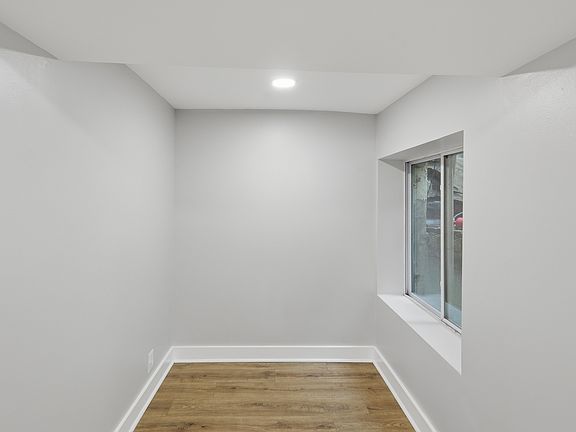 4th image of 2388 Champlain St NW Unit 3