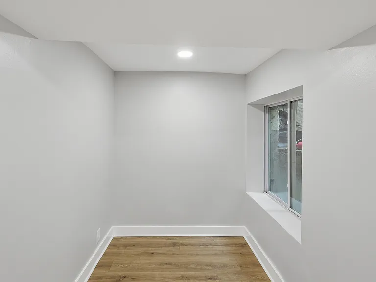 2388 Champlain St NW #3 — Photo 4