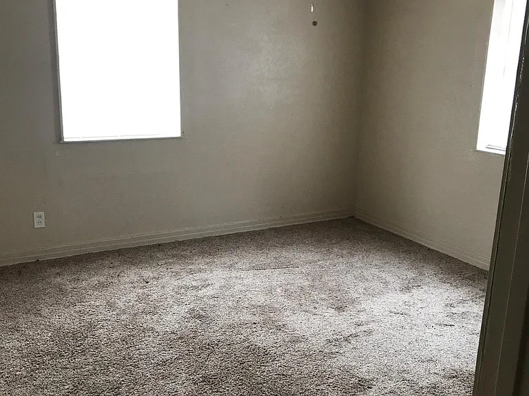 1009 Raney St — Photo 7