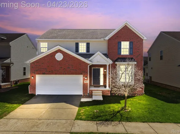 59625 Twin Pines Dr, New Hudson, MI 48165