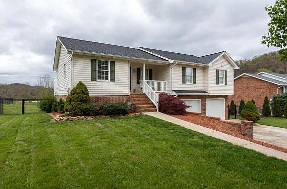 1st image of 120 Riverchase Dr