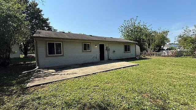 3 bed, 2.0 bath, 1056 sqft, $1,645 — Photo 2