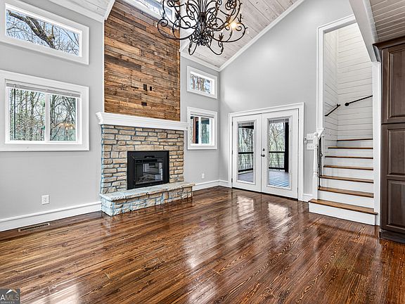 4th image of 327 Polly Gap Rd