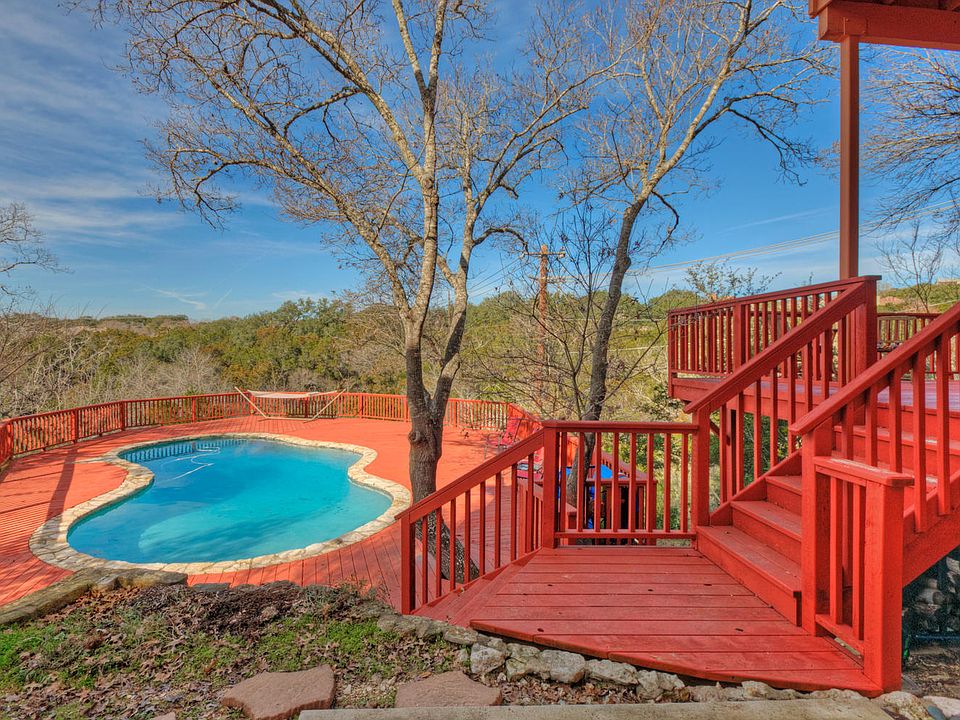Pool w/ 2 level deck