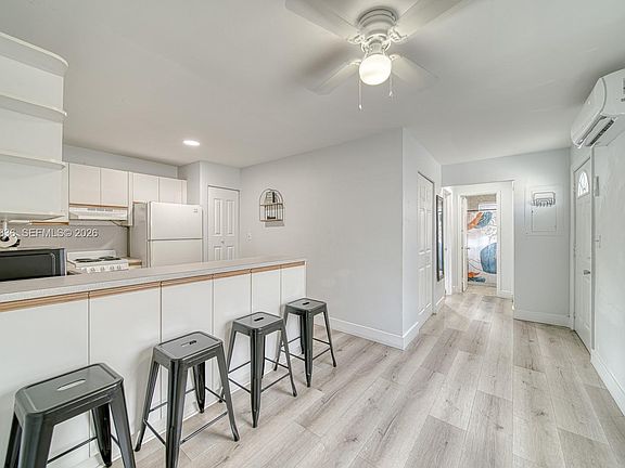4th image of 7622 SW 21st St #7622