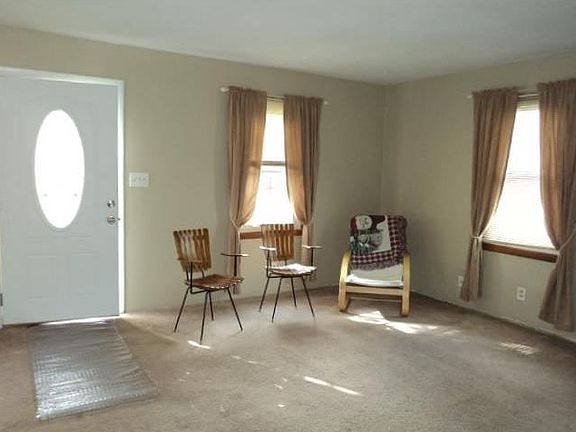 3rd image of 4204 N Lancaster Dr