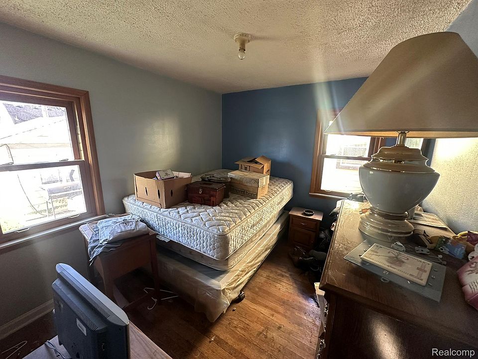 2213 Calvin Ave, photo 11