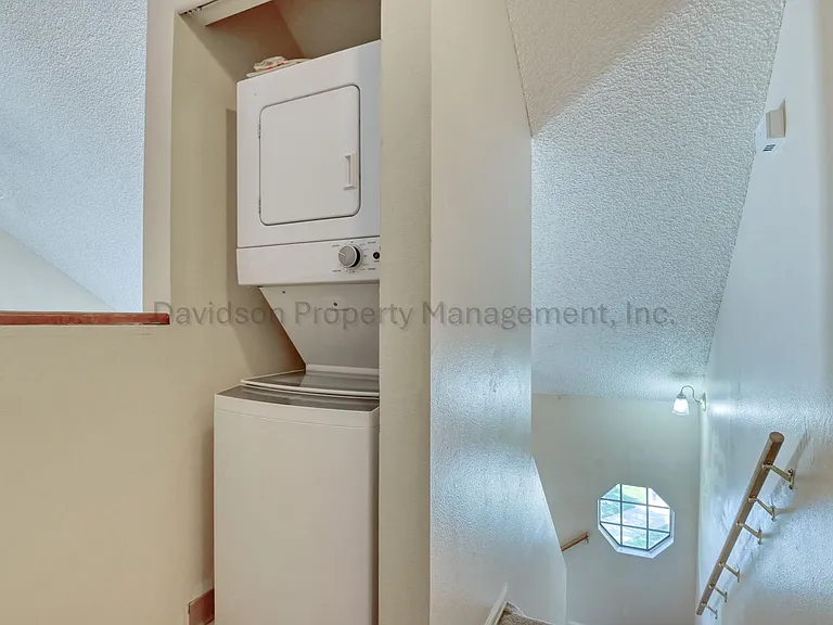 864 London Green Way — Photo 8